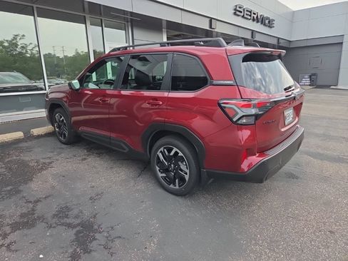 Used 2025 Subaru Forester Limited AWD/4WD image 7