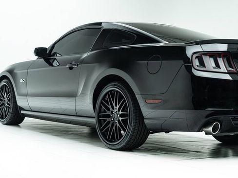 Used 2013 Ford Mustang GT RWD image 18