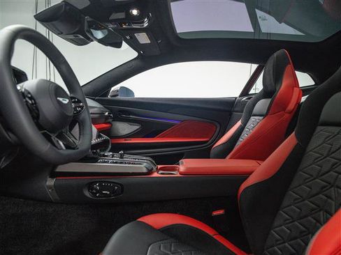 Used 2025 Aston Martin Vanquish RWD image 22