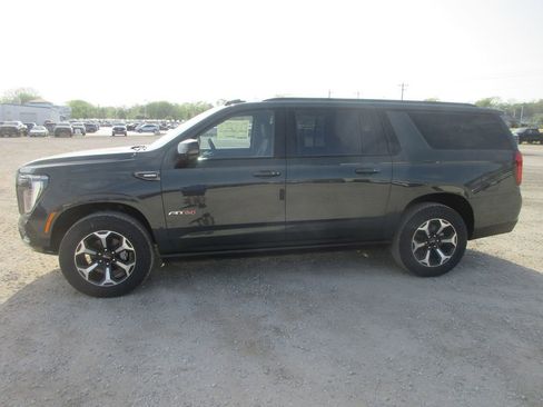 New 2026 GMC Yukon XL AT4 image 7