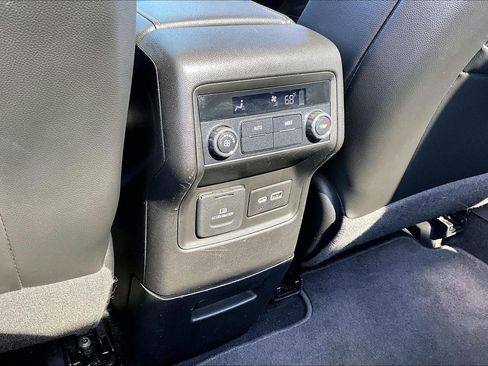Used 2021 GMC Acadia SLT w/ Elevation Edition FWD image 10