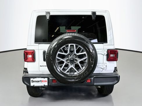 Used 2025 Jeep Wrangler Unlimited Sahara AWD/4WD image 6