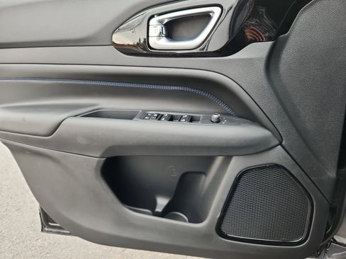 New 2026 Jeep Compass Latitude image 18