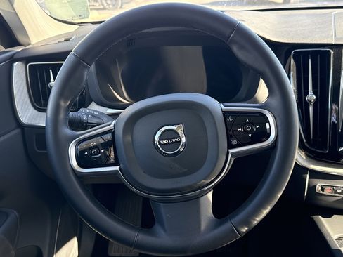 Used 2025 Volvo XC60 B5 Plus image 18