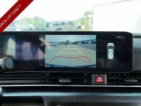 Used 2025 Kia Carnival FWD image 11