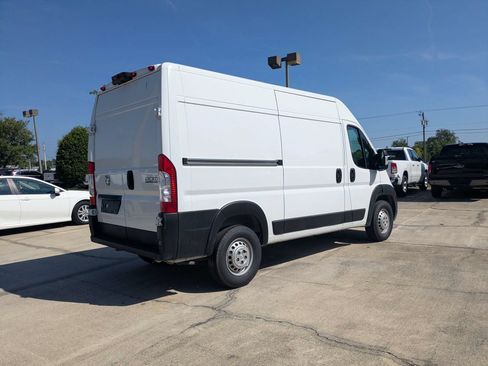Used 2024 RAM ProMaster 2500 w/ Convenience Group FWD image 4
