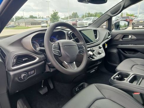New 2027 Chrysler Pacifica Select FWD image 9