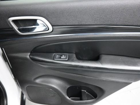 Used 2020 Jeep Grand Cherokee Limited image 35