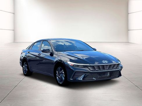 New 2026 Hyundai Elantra Sport FWD image 11