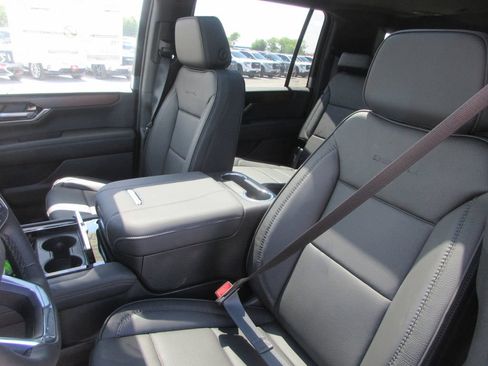 New 2026 GMC Yukon XL Denali w/ Sun & Power Step Package AWD/4WD image 11
