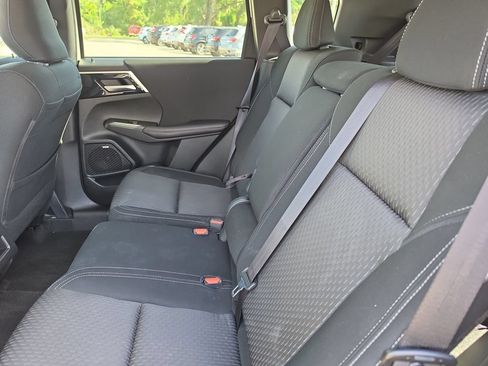 Used 2025 Mitsubishi Outlander ES FWD image 11