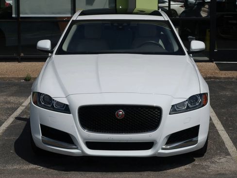 Used 2017 Jaguar XF Prestige image 3
