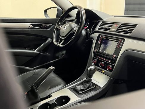 Used 2019 Volkswagen Passat 2.0T Wolfsburg w/ Wheels & Sunroof Package image 17