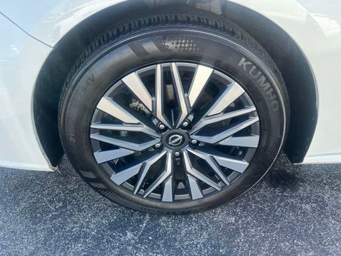 Used 2025 Nissan Altima 2.5 SV FWD image 10