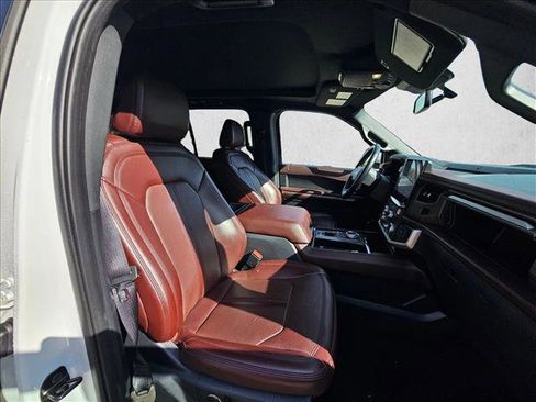 Used 2023 Ford Expedition Limited image 18