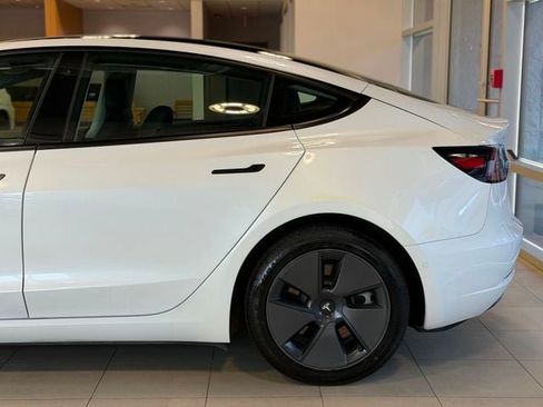 Used 2022 Tesla Model 3 Long Range AWD/4WD image 9