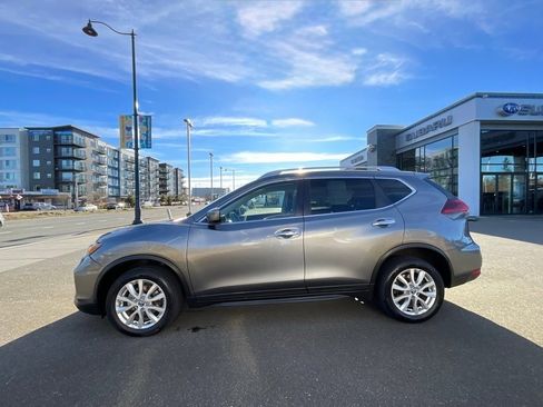 Used 2018 Nissan Rogue SV image 5