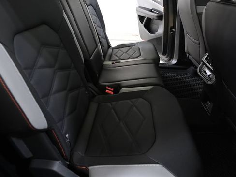 Used 2024 Volkswagen Atlas Peak Edition SEL AWD/4WD image 31