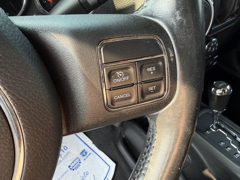 Used 2014 Jeep Wrangler Unlimited Sahara w/ Connectivity Group AWD/4WD image 21