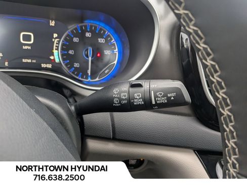 Used 2024 Chrysler Pacifica Touring-L image 27