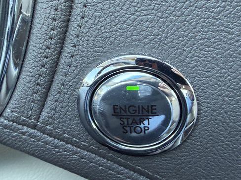 Used 2020 Lincoln Continental w/ Premium Package image 23