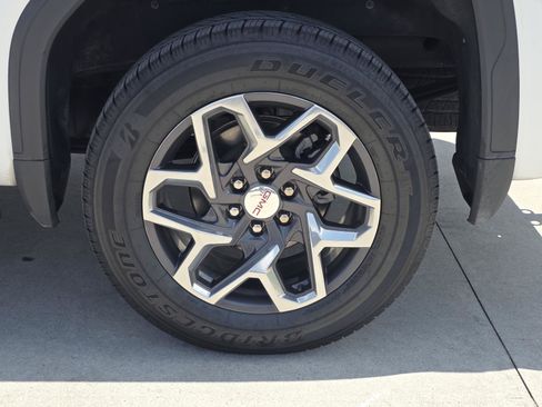 Used 2023 GMC Sierra 1500 SLT RWD image 9