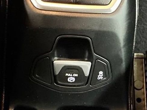 Used 2020 Jeep Renegade Latitude w/ Cold Weather Group FWD image 5
