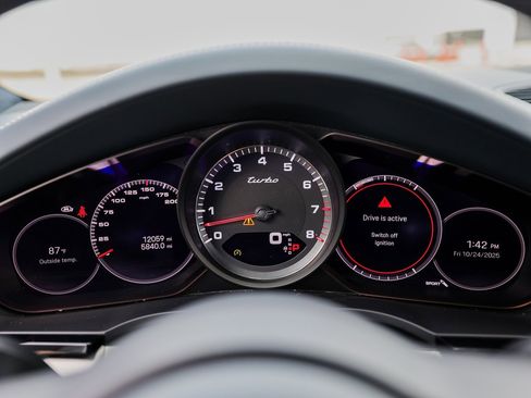 Certified 2022 Porsche Cayenne Turbo image 15