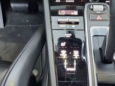 Used 2021 Porsche Cayenne w/ Driver Memory Package image 35