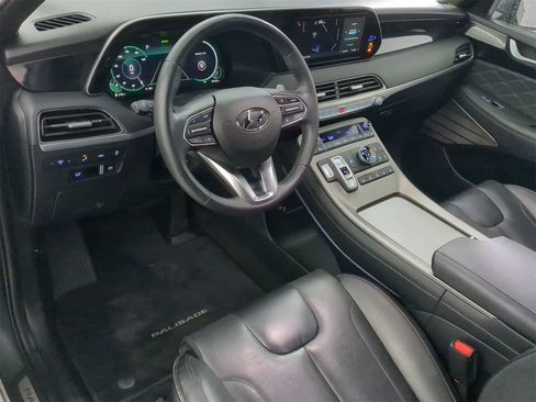 Used 2022 Hyundai Palisade Calligraphy image 2