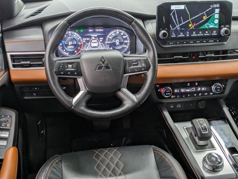 Used 2022 Mitsubishi Outlander SEL image 4