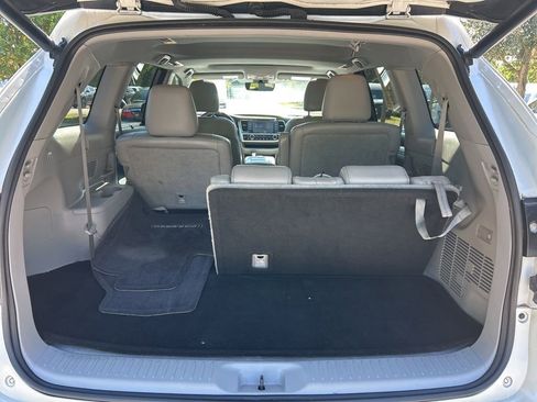 Used 2017 Toyota Highlander XLE image 53