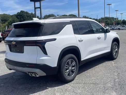 New 2026 Chevrolet Traverse LT FWD image 3