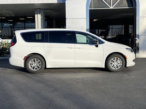 New 2026 Chrysler Voyager LX FWD image 9