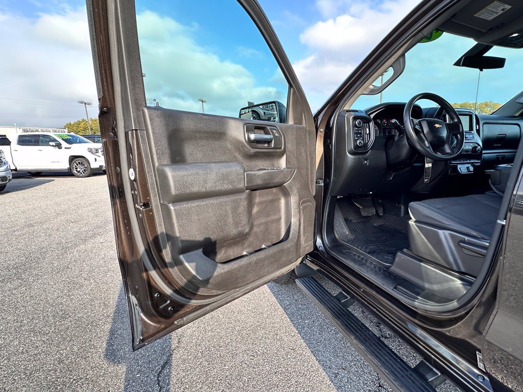 Certified 2019 Chevrolet Silverado 1500 Custom w/ Custom Convenience Package AWD/4WD image 23
