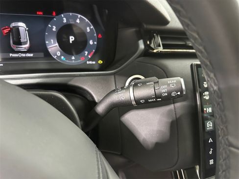 Used 2024 Land Rover Range Rover Velar S image 19