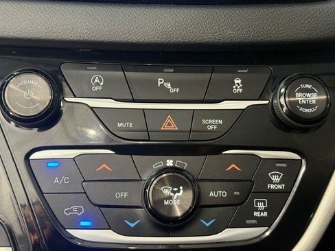 Used 2018 Chrysler Pacifica Touring-L w/ Premium Audio Group FWD image 34