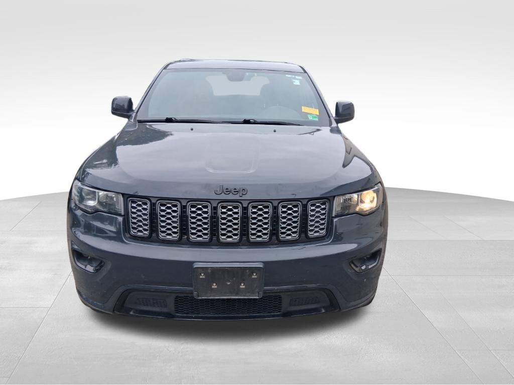 Used 2018 Jeep Grand Cherokee Altitude AWD/4WD image 2