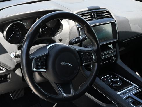 Used 2019 Jaguar F-PACE Prestige AWD/4WD image 13