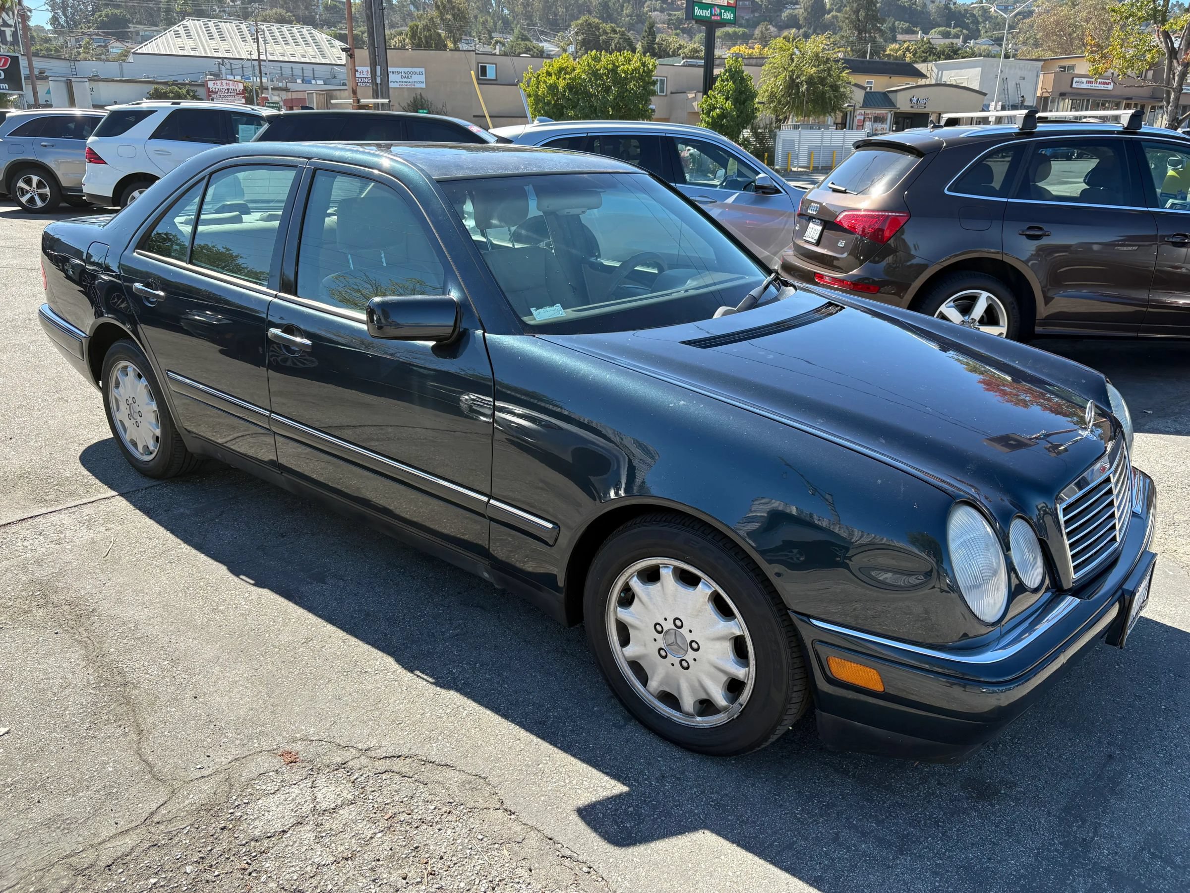 Used 1996 Mercedes-Benz E 320 Sedan image 1