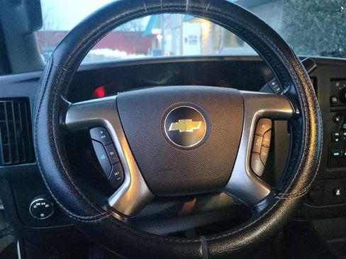 Used 2016 Chevrolet Express 3500 Extended image 12