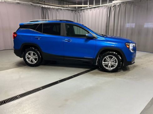 Used 2024 GMC Terrain SLE w/ Driver Convenience Package image 8