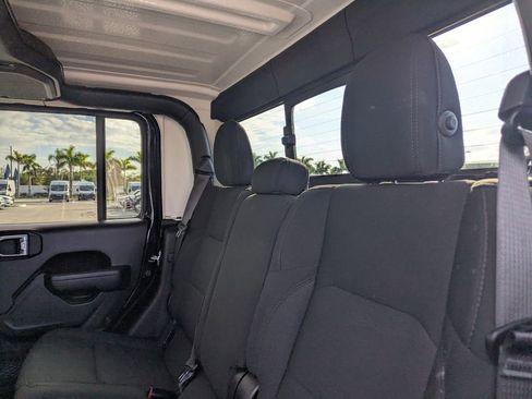 Used 2023 Jeep Gladiator Sport image 16