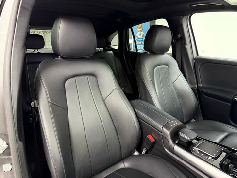 Used 2021 Mercedes-Benz GLA 250 4MATIC w/ Premium Package image 12