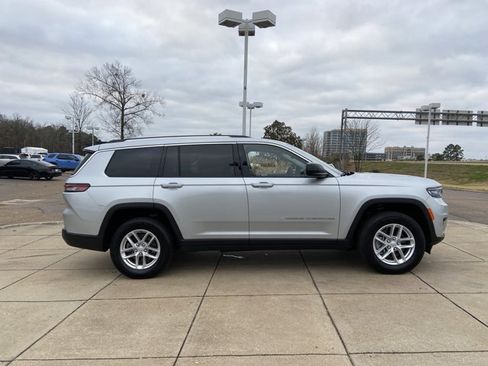 Used 2023 Jeep Grand Cherokee L Laredo image 12