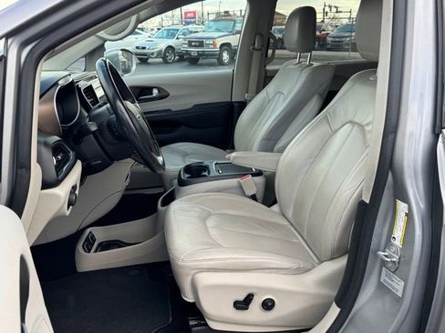 Used 2017 Chrysler Pacifica Touring-L Plus w/ Advanced Safetytec Group image 12