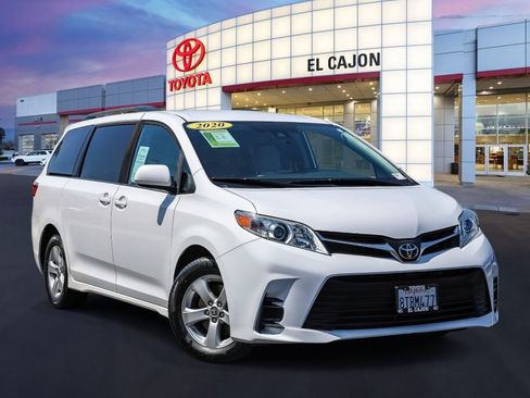 Used 2020 Toyota Sienna LE w/ Carpet Mat Package FWD image 1