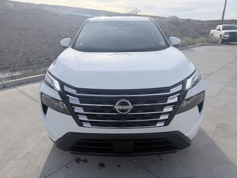 Certified 2025 Nissan Rogue SV image 2