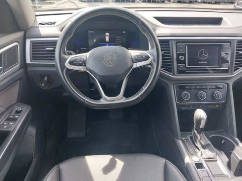 Used 2022 Volkswagen Atlas SE FWD image 2