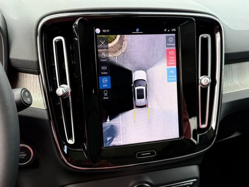 Certified 2023 Volvo XC40 B5 Plus w/ Driver Assist Package AWD/4WD image 34